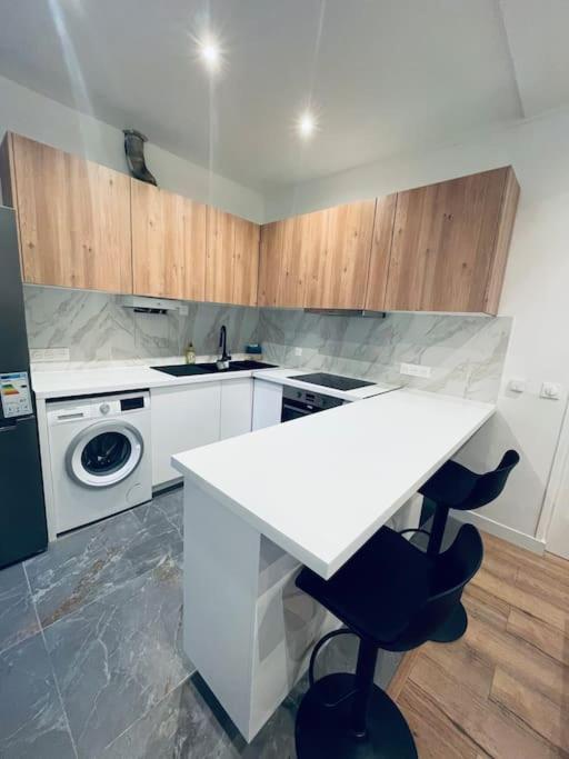 Charmant Appartement Americain 圣但尼 外观 照片