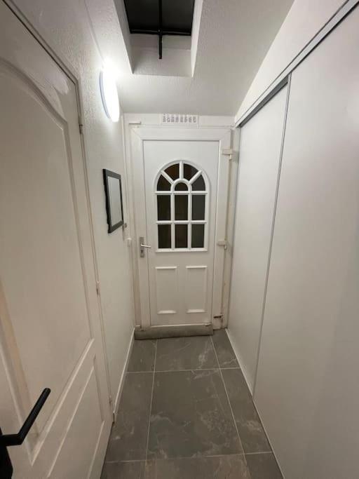 Charmant Appartement Americain 圣但尼 外观 照片