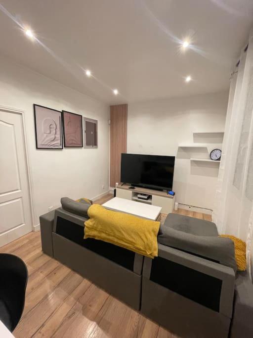 Charmant Appartement Americain 圣但尼 外观 照片